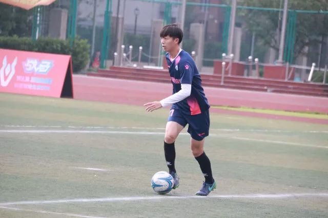 詹姆斯2年1.04亿顶薪续约湖人 父子同队创历史